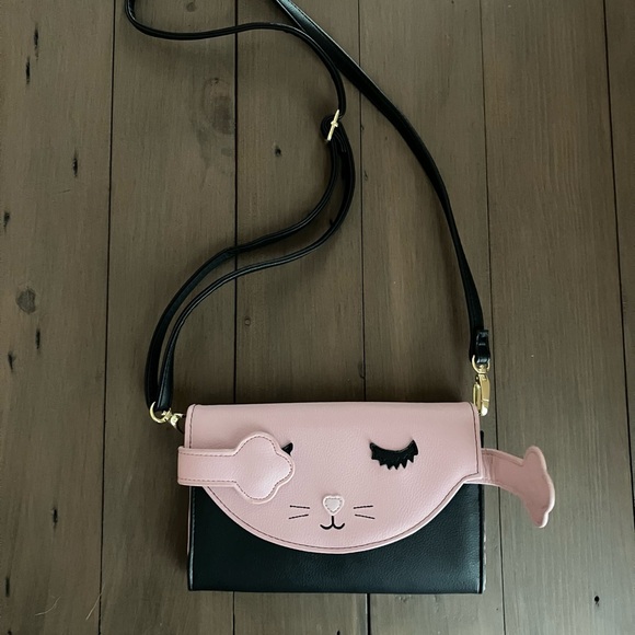 Betsey Johnson Pink and Black Peek a Boo Cat Wristlet Crossbody with Cat Mug - Picture 3 of 13